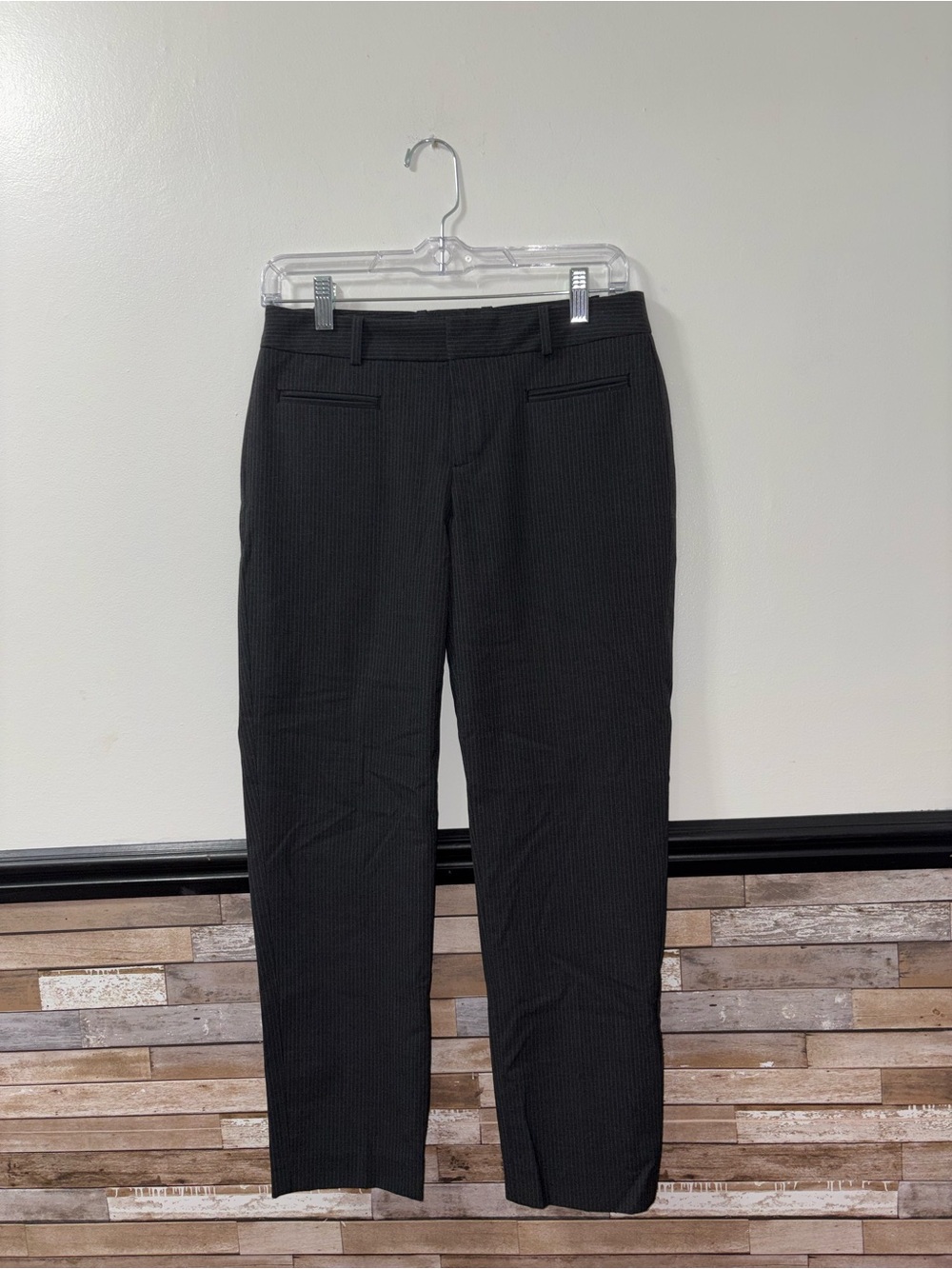 Women’s Gap Slim Cropped Slacks 2 Way Stretch Black Pinstriped  Size 0